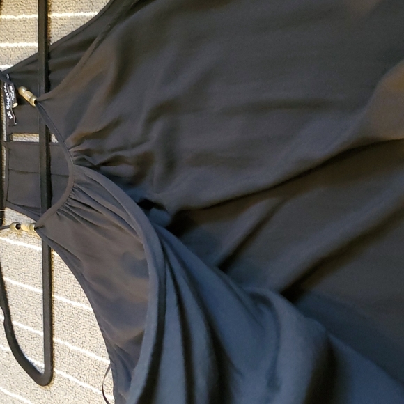 Black Halter blouse - Picture 6 of 6